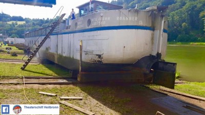 ROANBER au chantier de Neckarsteinach - été 2016 - photo de la page Facebook Theaterschiff Heilbronn (2).jpg (147.49 Kio) Vu 2015 fois ROANBER au chantier de Neckarsteinach - été 2016 - photo de la page Facebook Theaterschiff Heilbronn (2).jpg