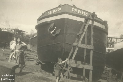 SOLVAY 60 - chantier Villeneuve-la-Garenne années 50 - changement moteur.jpg