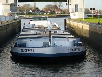 trickster-5-17-12-2011.jpg (117.7 Kio) Vu 2887 fois trickster-5-17-12-2011.jpg