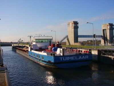 Tuimelaar-3-09-11-2005-sluis-Lith.jpg