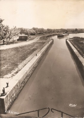 Saint-Symphorien (Côte-d'Or) - Dernière écluse du canal du Rhône au Rhin (1).jpg