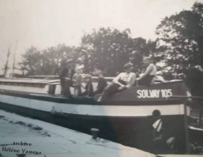 SOLVAY 105 - archive Hélène Vasseur - personnes inconnues.jpg (46.41 Kio) Vu 3238 fois SOLVAY 105 - archive Hélène Vasseur - personnes inconnues.jpg