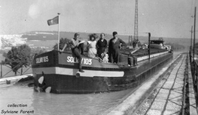 SLV 103 DUTREMEZ Joseph son epouse Gerorgina et leur Enfant Dolores & Joseph .jpg (103.69 Kio) Vu 3788 fois SLV 103 DUTREMEZ Joseph son epouse Gerorgina et leur Enfant Dolores & Joseph .jpg