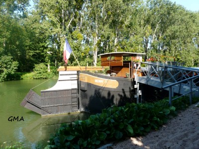 midway 2-poses.JPG (2.14 Mio) Vu 3679 fois midway 2-poses.JPG