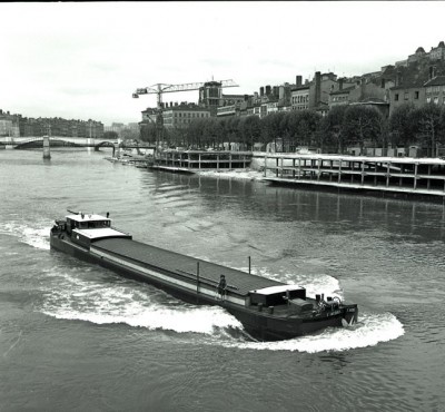 Berliet-reportage-péniche-St-Jaques-lyon-1966 (Copier).jpg