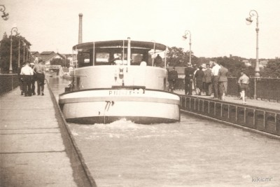 Briare - P11262F (red).jpg (117.65 Kio) Vu 2255 fois Briare - P11262F (red).jpg