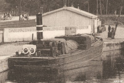 PAQUEBOT 3 et PAQUEBOT 2 - Soissons - Le port et le Pont Neuf (2) (red).jpg
