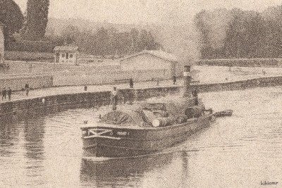 PAQUEBOT 4 peut-être - Soissons - Le port, vue prise du Vieux Pont (2) (red).jpg