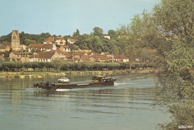 Fontaine-le-Port - Vue générale (1) (red).jpg