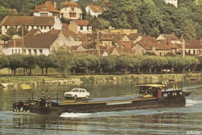Fontaine-le-Port - Vue générale (2) (red).jpg