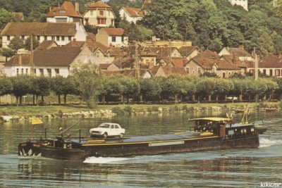 Fontaine-le-Port - Vue générale (2) (red).jpg