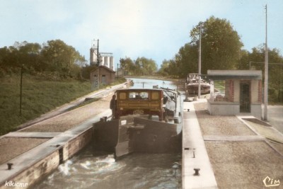 Berry-au-Bac (02 Aisne) - Ecluse n°1 - Canal de l'Aisne à la Marne.jpg
