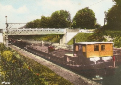 Lehaucourt (Aisne) - Le pont - Le tunnel (1) (red).jpg