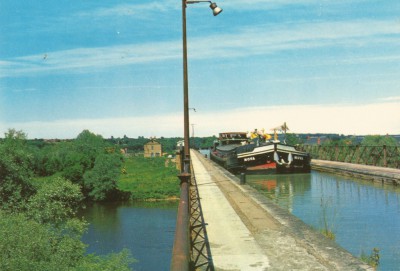 Le Guétin (Cher) - Le pont-canal au-dessus de l'Allier.jpg