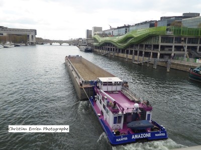 Amazone quai d'Austerlitz1 - Copie.JPG (226.25 Kio) Vu 5090 fois Amazone quai d'Austerlitz1 - Copie.JPG