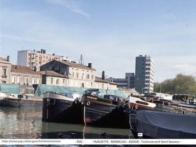 Toulouse port Saint Sauveur.jpg