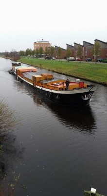 Albatros-1-30-11-2015-onderweg naar Assen-sleepboot-Anna-Toby.jpg