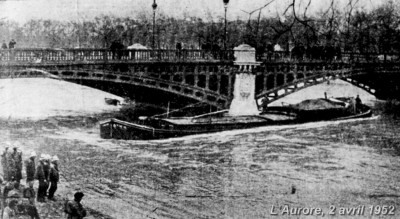 ALINE ZOE pont de Solferino.jpg (212.17 Kio) Vu 1732 fois ALINE ZOE pont de Solferino.jpg