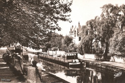 Montargis (Loiret) - Le canal et le Loing.jpg