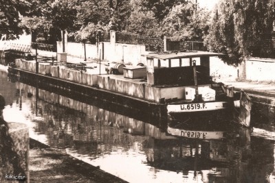Montargis (Loiret) - Le canal et le Loing (dét).jpg