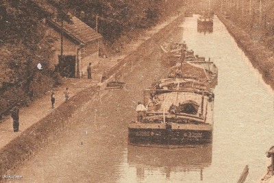 Mont-de-Billy - Route Châlons-Reims - Bateaux entrant sous le funiculaire - Direction la Marne (dét 2).jpg