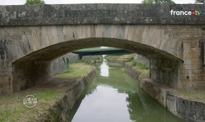 JOLANDA graffiti pont Saint-Thibault (1).jpg