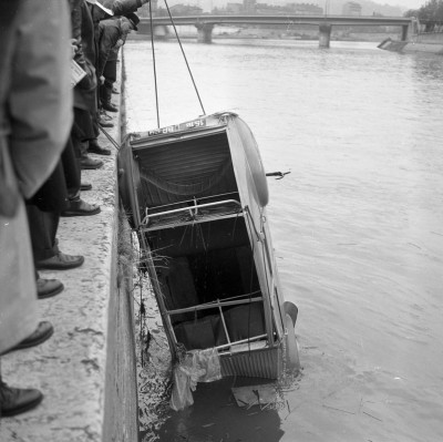 la-quot-ligne-quot-ne-cassera-heureusement-pas-sous-le-poids-de-l-epave-et-l-operation-se-terminera-avec-succes.jpg (395 Kio) Vu 297 fois la-quot-ligne-quot-ne-cassera-heureusement-pas-sous-le-poids-de-l-epave-et-l-operation-se-terminera-avec-succes.jpg