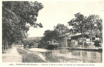 Niederwiller__Moselle____Canal_de_la_Marne_au_Rhin_et_chantier_de_construction_de_bateaux___PONDICHERY_STC_1001F__Large_t.800.jpg