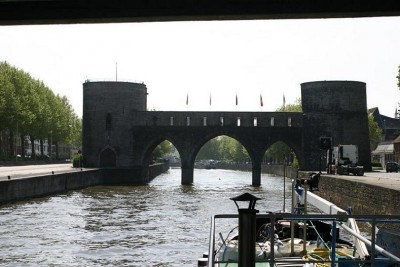 pont_des_arches_Tournai.JPG (83.67 Kio) Vu 6254 fois pont_des_arches_Tournai.JPG