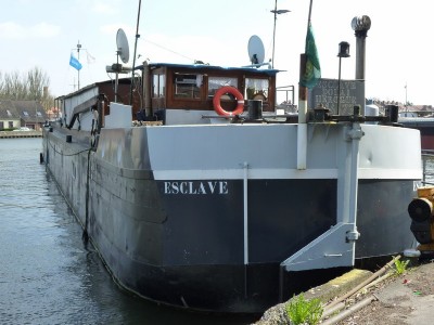 P1020123ESCLAVE.jpg