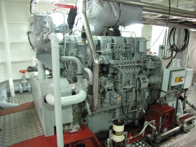 MOTEUR TRIBORD  [800x600].jpg