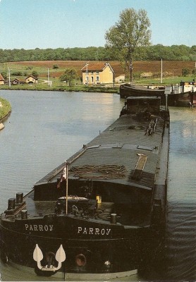 18E - Einville (Meurthe et Moselle) - Le canal.jpg