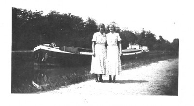 le canal avec bateau anonyme.jpg (108.92 Kio) Vu 1358 fois le canal avec bateau anonyme.jpg