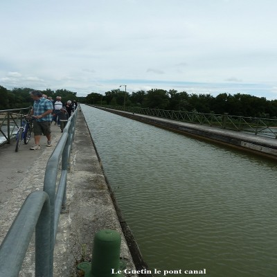 11 Le Guetin le pont canal3.JPG