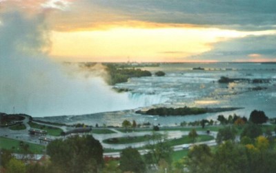 Niagara 2.JPG (43.35 Kio) Vu 1490 fois Niagara 2.JPG