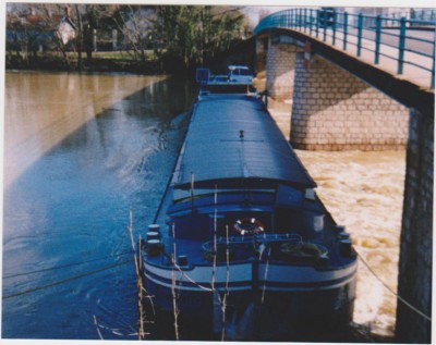 bateau au pt de Pontailler sur saone 001 (Copier).jpg