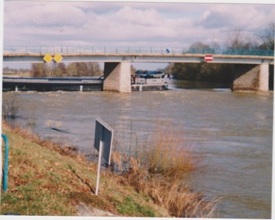 bateau au pt de Pontailler sur saone 002 (Copier).jpg