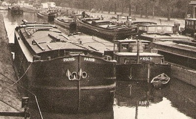 Péniches sur la Deûle, près de Lille (détail)[vagus].jpg