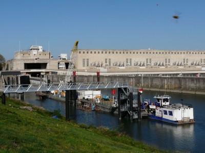 tenace+barges.JPG
