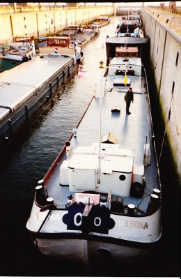 une éclusée de bateaux (519x800).jpg