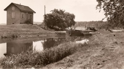 Scey-sur-Saône (Hte-Saône) - Les écluses.jpg