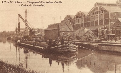 Cie de St-Gobain - Chargement d'un bateau d'acide à l'usine de Wasquehal [vagus].jpg