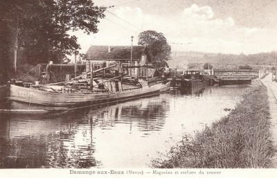 Demange-aux-Eaux (Meuse) - Magasins et ateliers du toueur (vagus).jpg