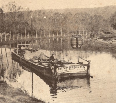 omnibus Lyon - BISON D1103F - Foulain (Hte-Marne) - Canal de la Marne à la Saône - Le port (dét).jpg