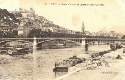 omnibus Lyon - EDMOND D323F - Pont d'Ainay et quartier Saint-Georges.jpg