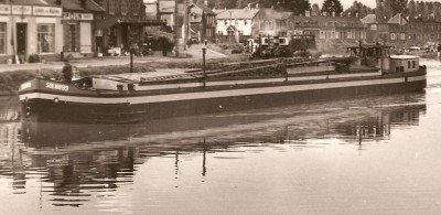 Longueil-Annel (Oise) - Vue en aval des écluses (dét).jpg