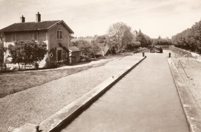 Oisilly (C. d'Or) - Le canal de la Marne à la Saône et l'Ecluse.jpg