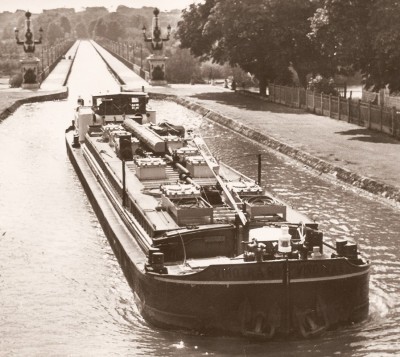 Briare (Loiret) - Le pont-canal (dét) (vagus).jpg