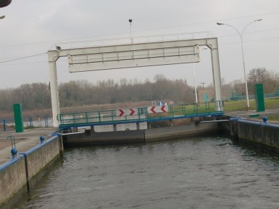 Ecluse de Fresnes sur escaut.JPG