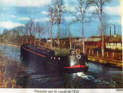 péniche sur le canal de l'Est (1).JPG